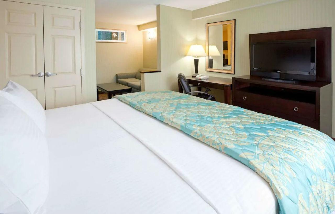 La Quinta Inn By Wyndham West Long Branch Nj Shore Area Dış mekan fotoğraf