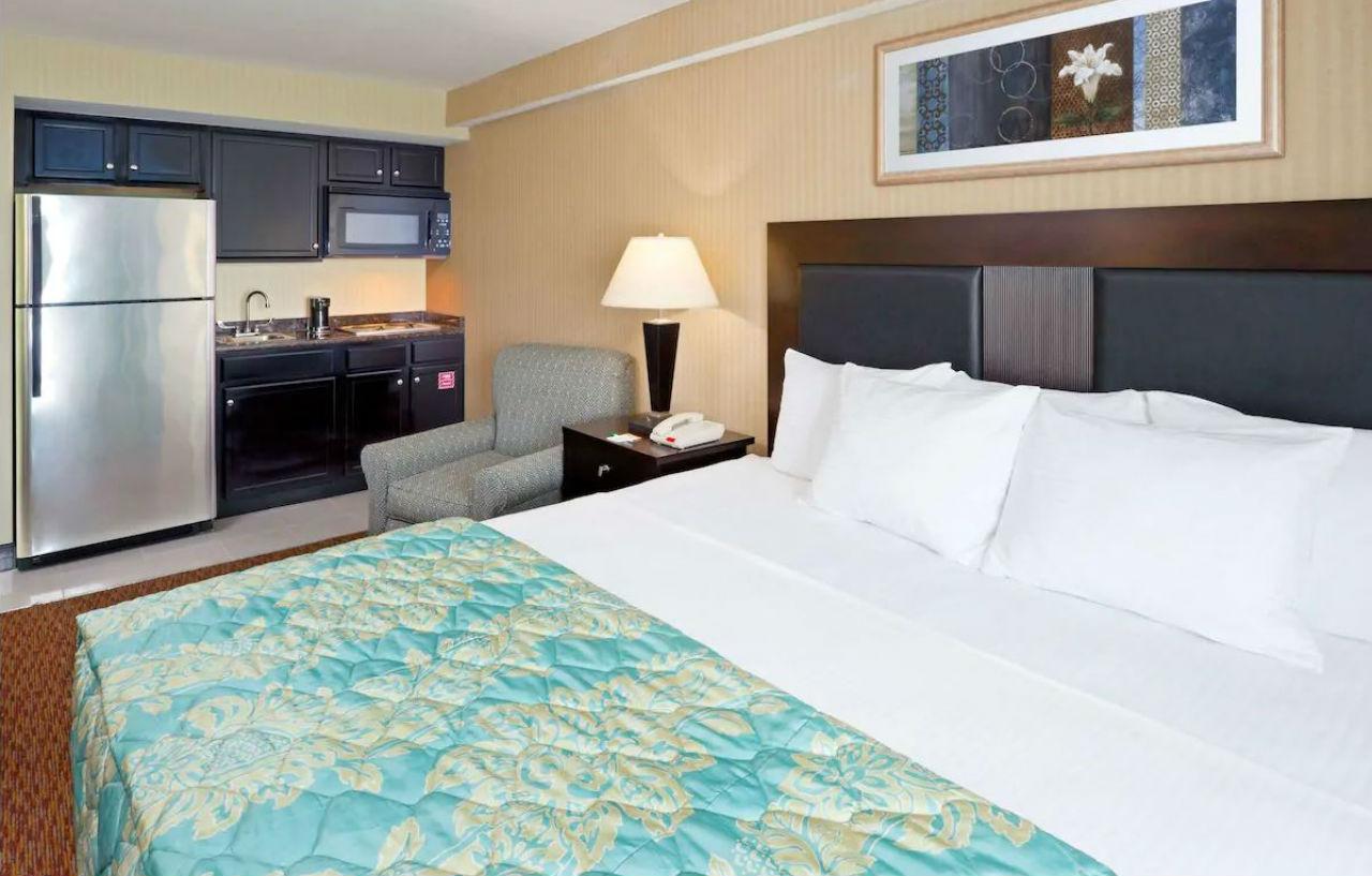 La Quinta Inn By Wyndham West Long Branch Nj Shore Area Dış mekan fotoğraf